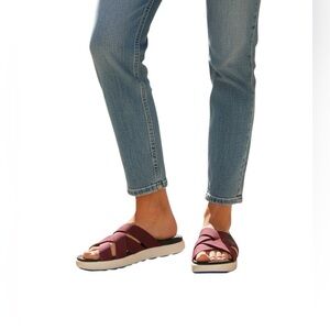 Keen athleisure casual Burgundy Slide Sandals